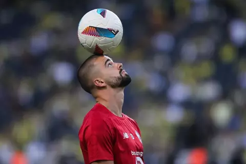 كورييري ديلو سبورت: نابولي يختار جناح ليل لتعويض كفاراتسخيليا